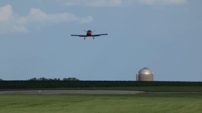Cotton-Waiex_on_final_flight_1