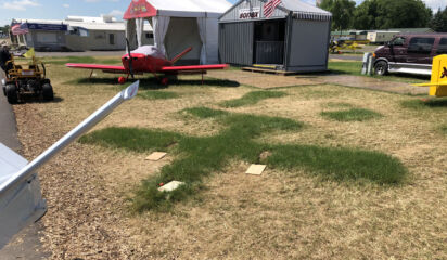 Lots of dead grass at the end of the week, despite all the rain: a sign of a great show!
